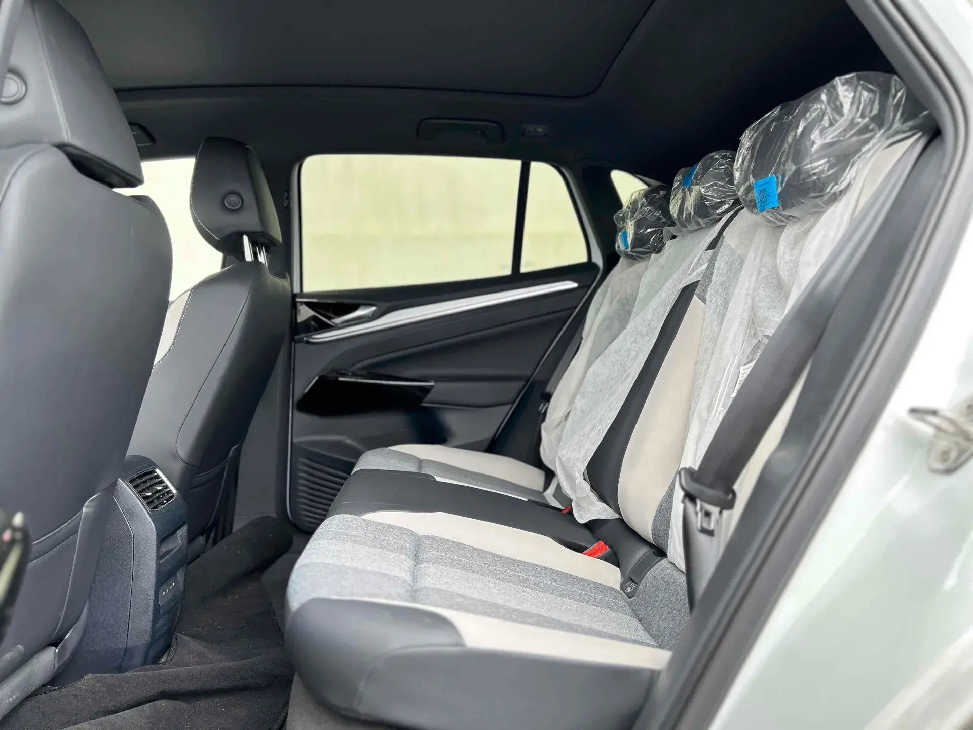 2022 VOLKSWAGEN ID.4 thumbnail 4