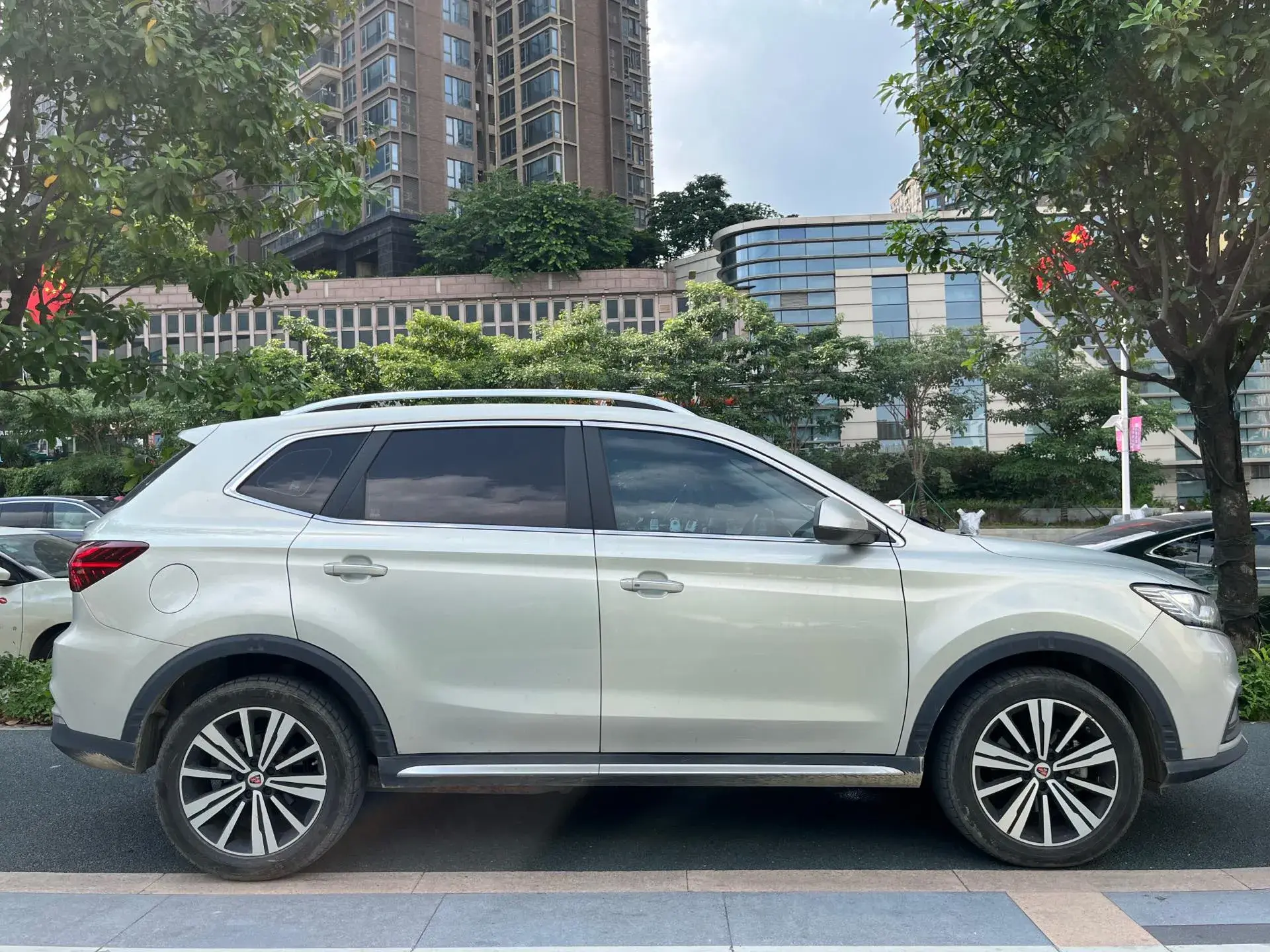 2017 ROEWE RX5 thumbnail 4
