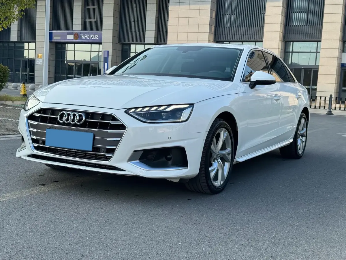 2022 Audi A4L 2.0T 190HP L4 7DCT