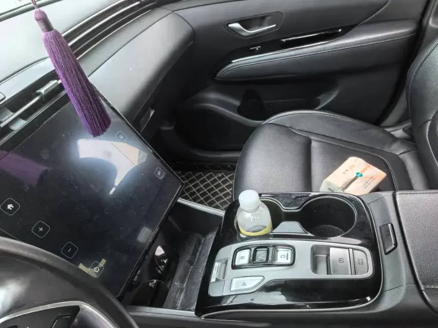 2021 HYUNDAI TUCSON thumbnail 4