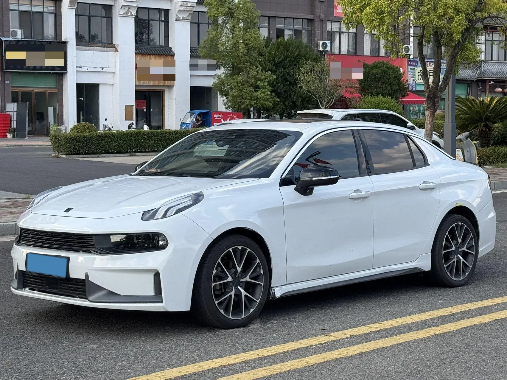 2018 LYNK&CO 03 view 1