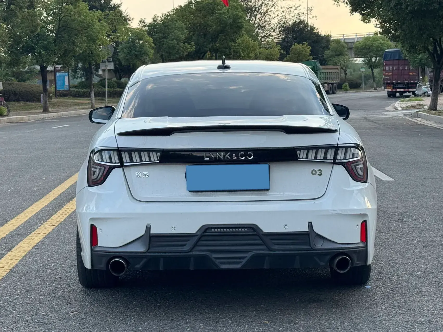 2018 LYNK&CO 03 thumbnail 4