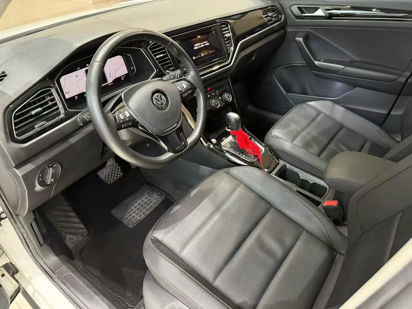 2020 VOLKSWAGEN T-ROC thumbnail 4