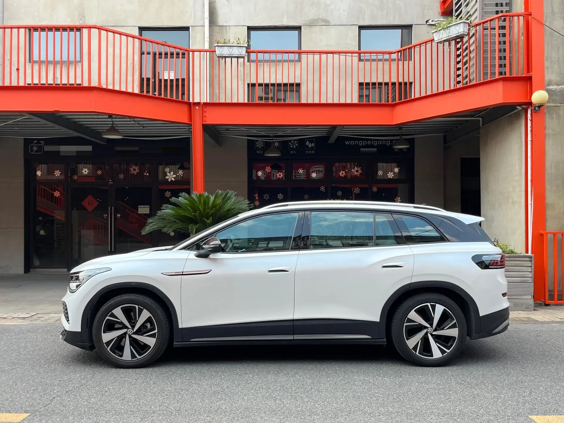 2021 VOLKSWAGEN ID.6 thumbnail 3