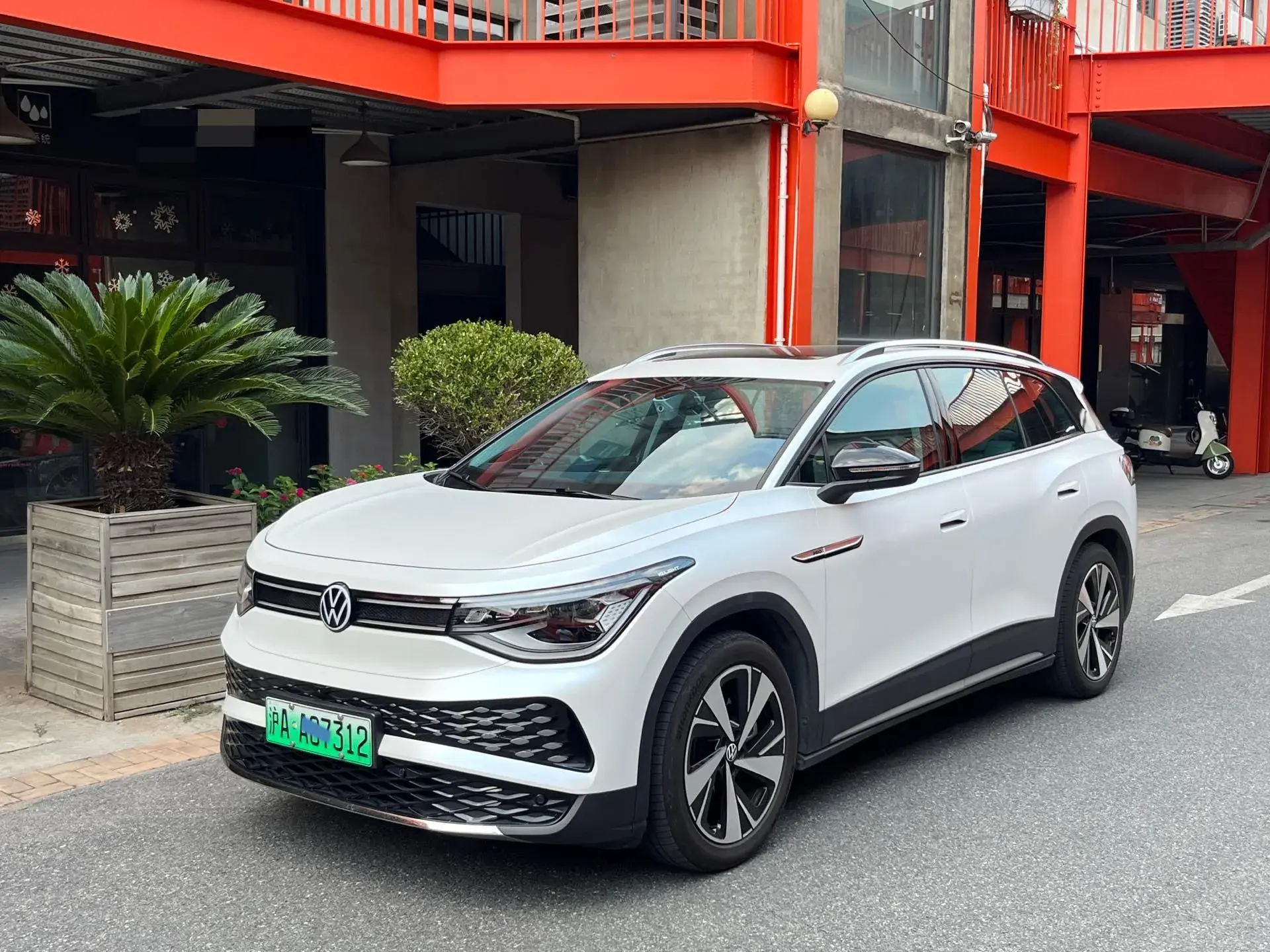 2021 VOLKSWAGEN ID.6 view 1