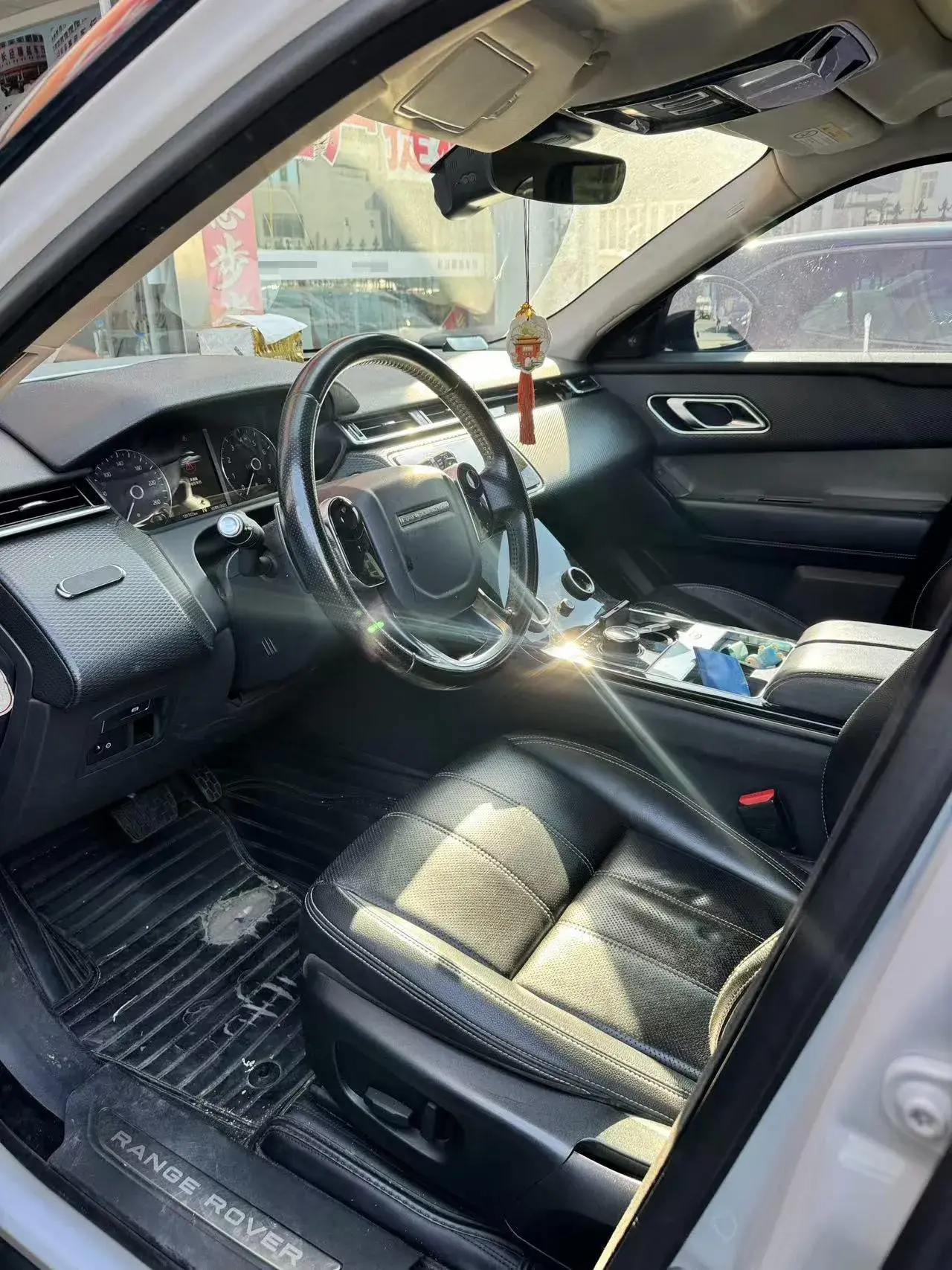 2019 LAND ROVER thumbnail 4