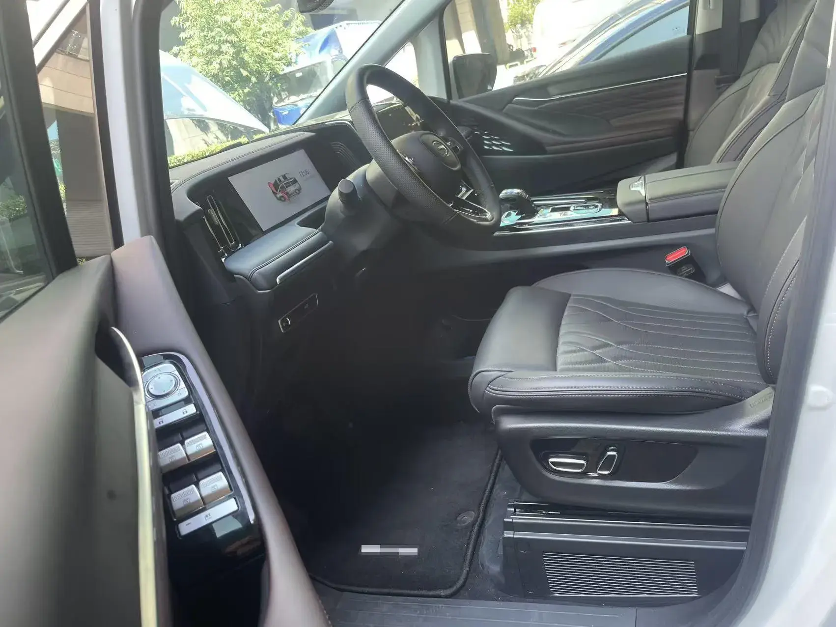 2023 GAC TRUMPCHI thumbnail 3