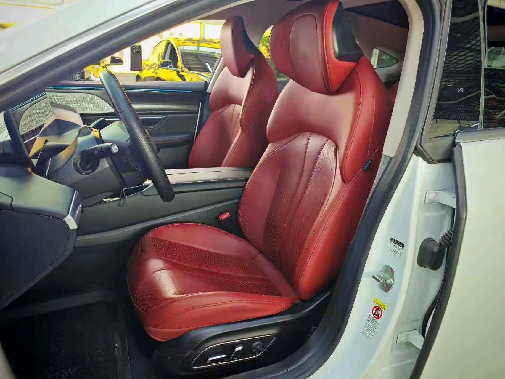 2020 XPENG P7 thumbnail 3