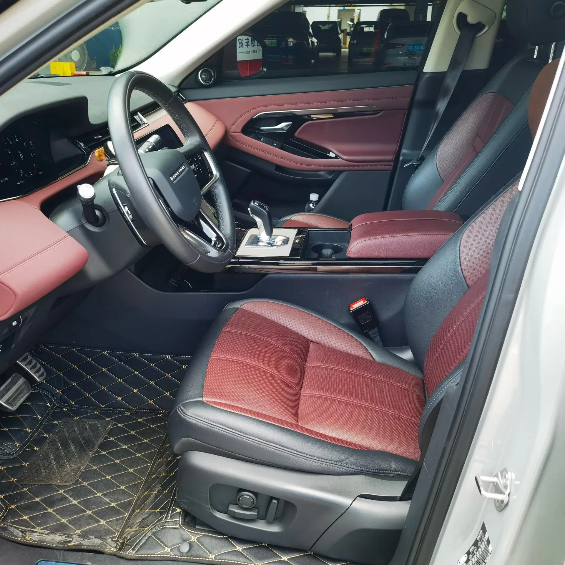 2021 LAND ROVER thumbnail 3