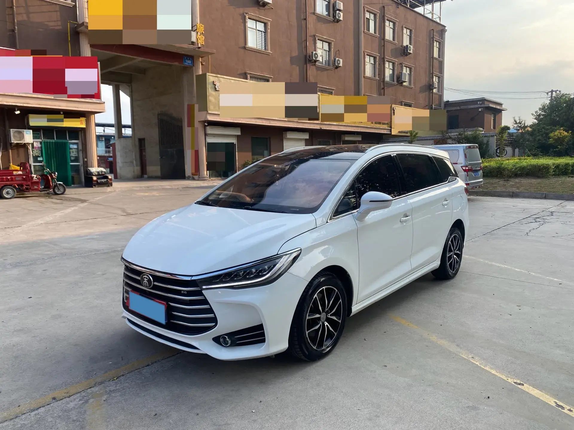 2018 BYD SONG view 1