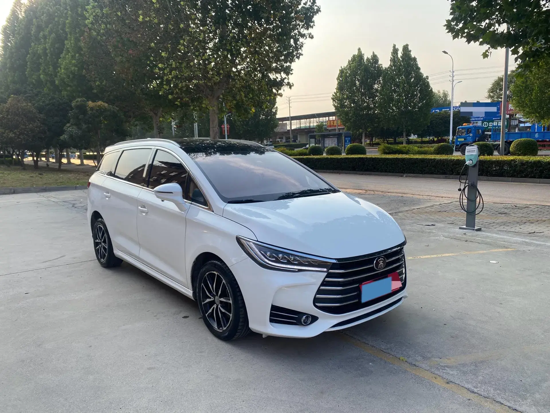 2018 BYD SONG thumbnail 3