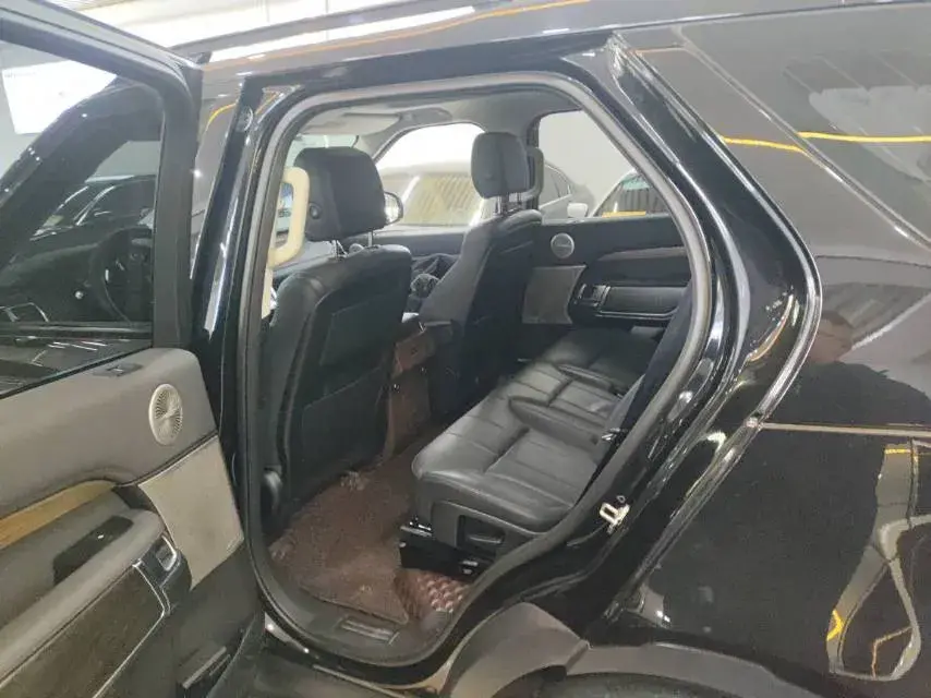 2018 LAND ROVER thumbnail 4