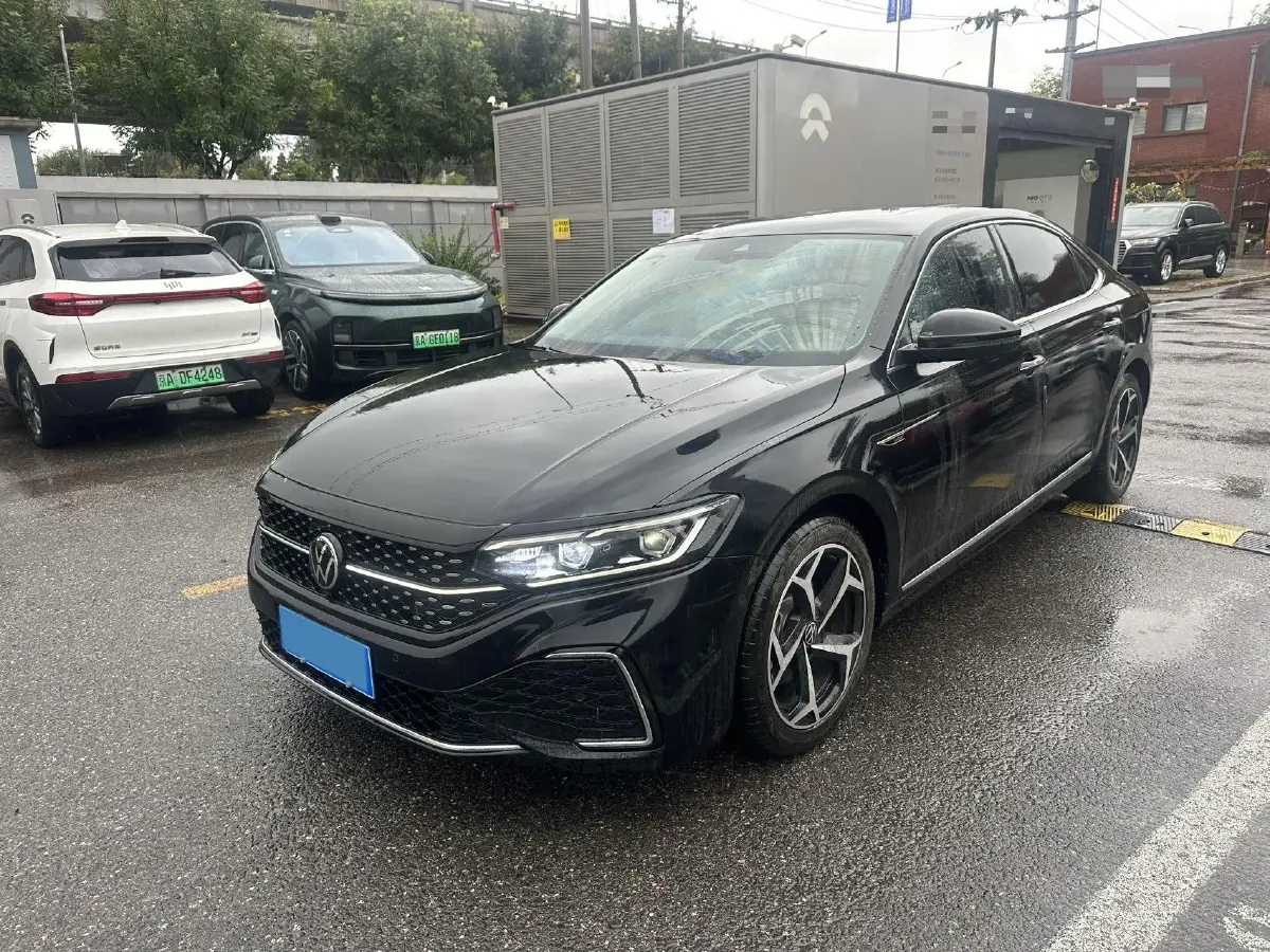 2024 Volkswagen Passat 2.0T 220HP L4 7DCT