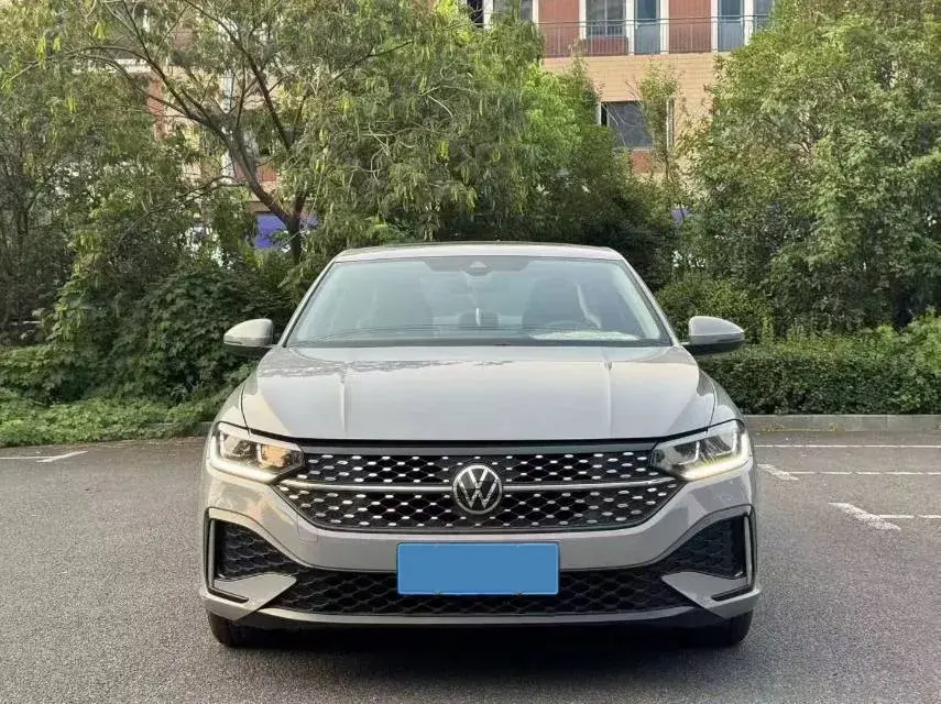 2023 VOLKSWAGEN LAVIDA thumbnail 3