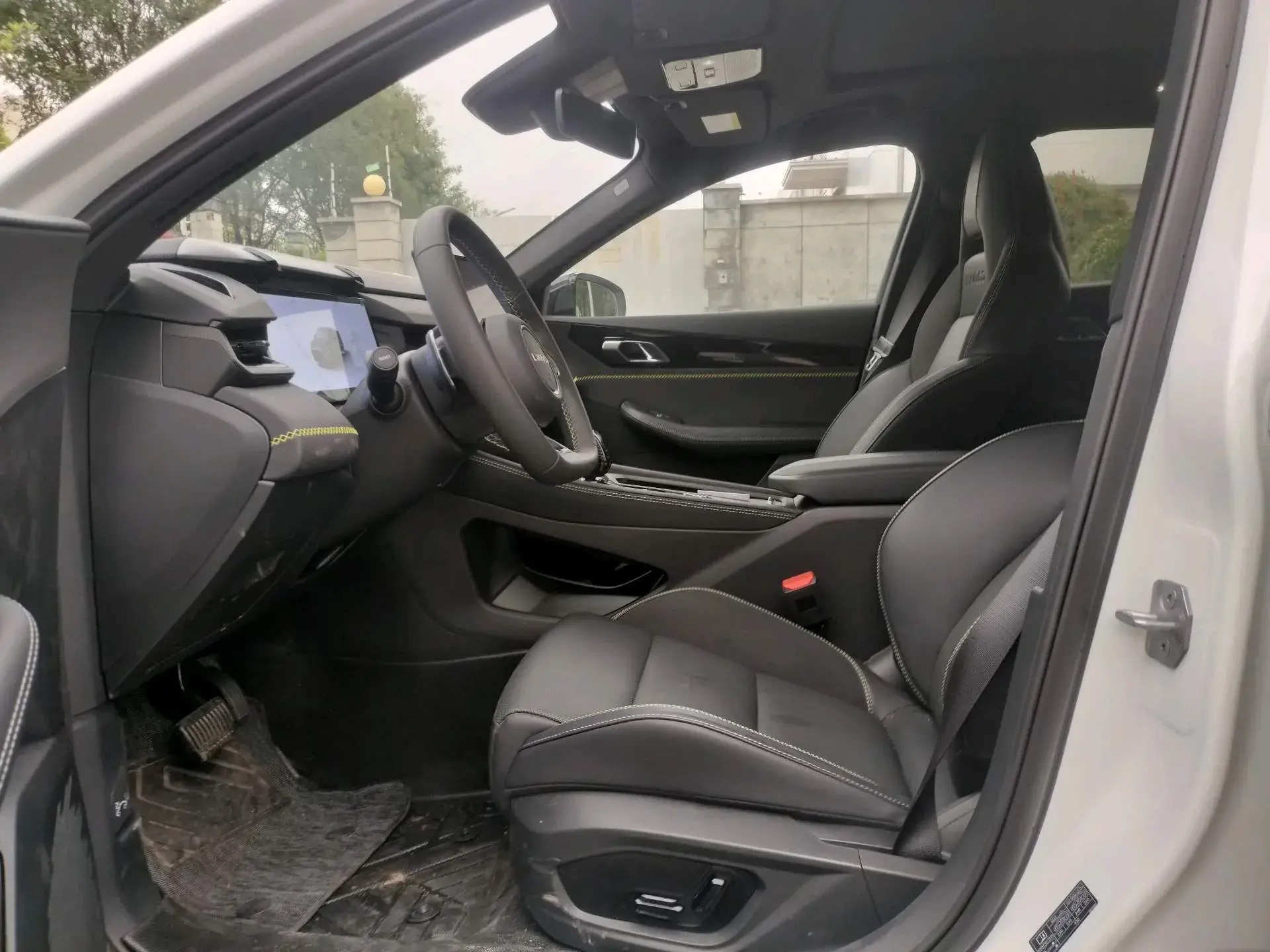 2025 LYNK&CO 03 thumbnail 4