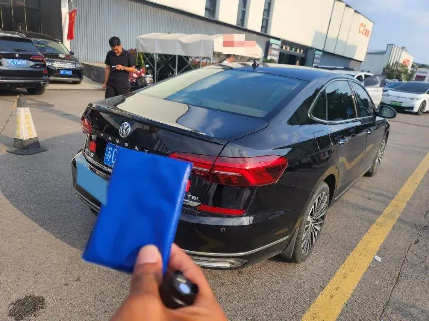 2019 VOLKSWAGEN PASSAT thumbnail 4