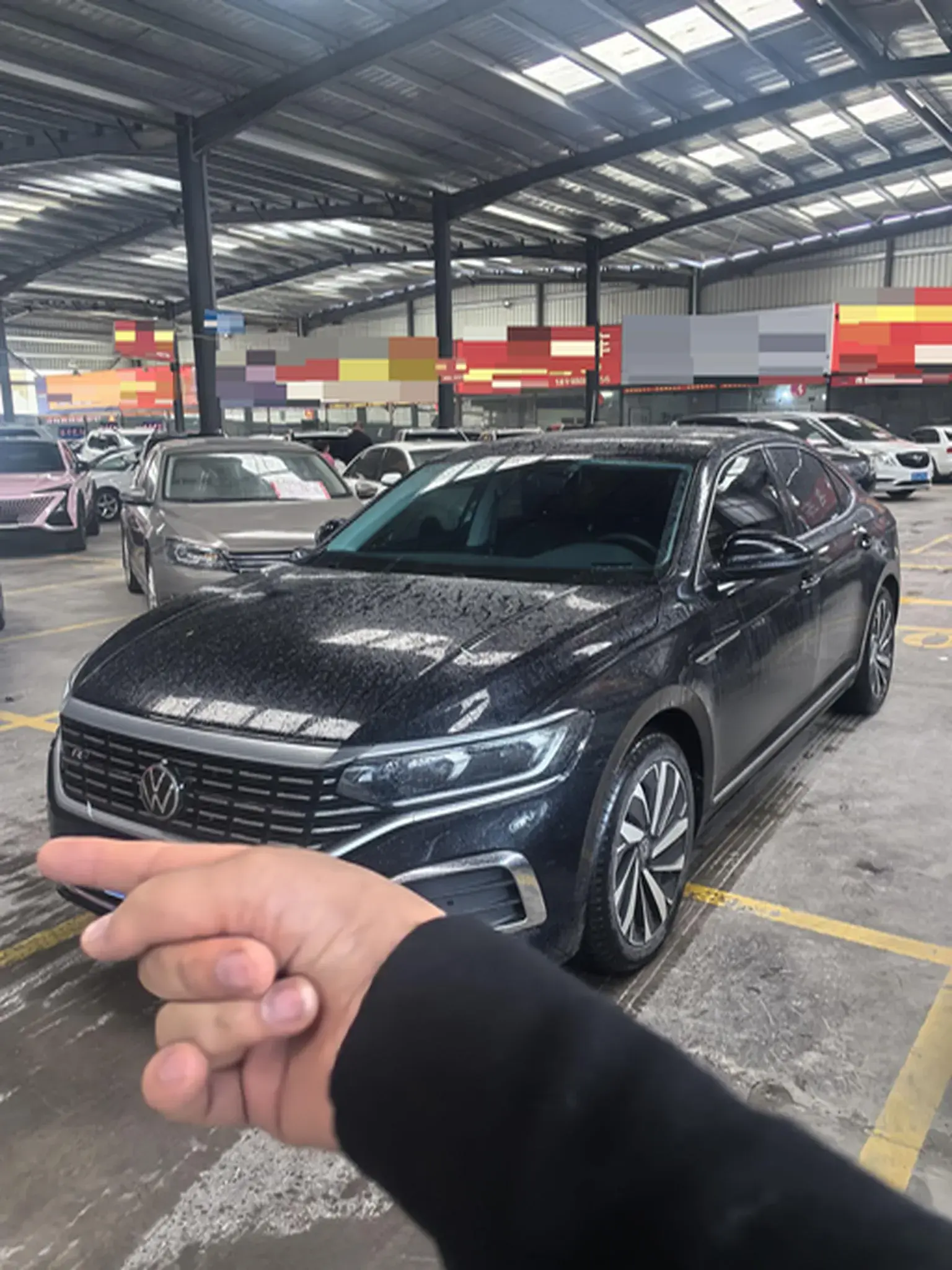 2025 VOLKSWAGEN PASSAT view 1
