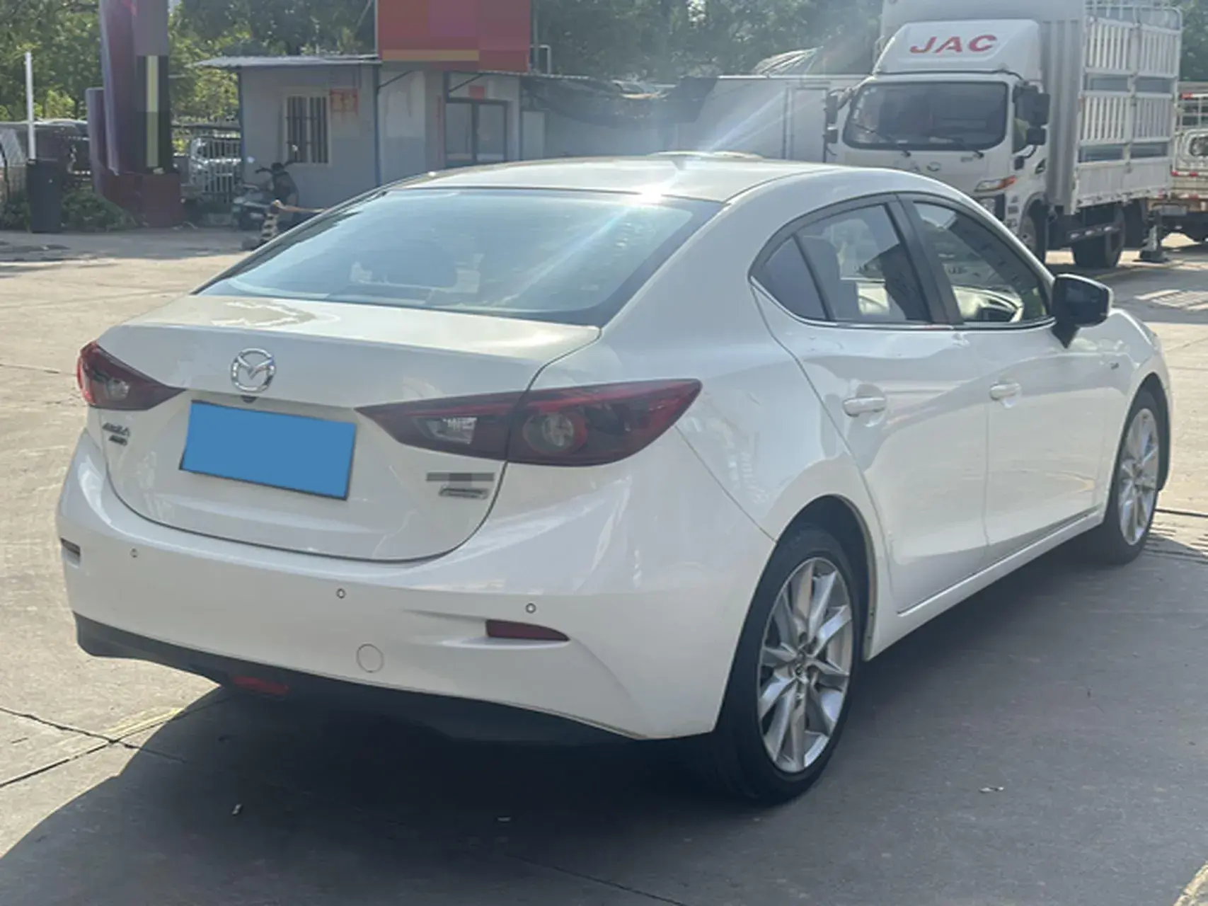 2017 MAZDA 3 thumbnail 4