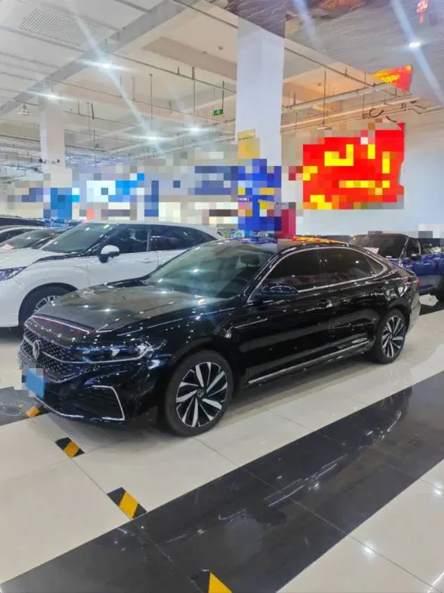 2023 VOLKSWAGEN PASSAT view 1