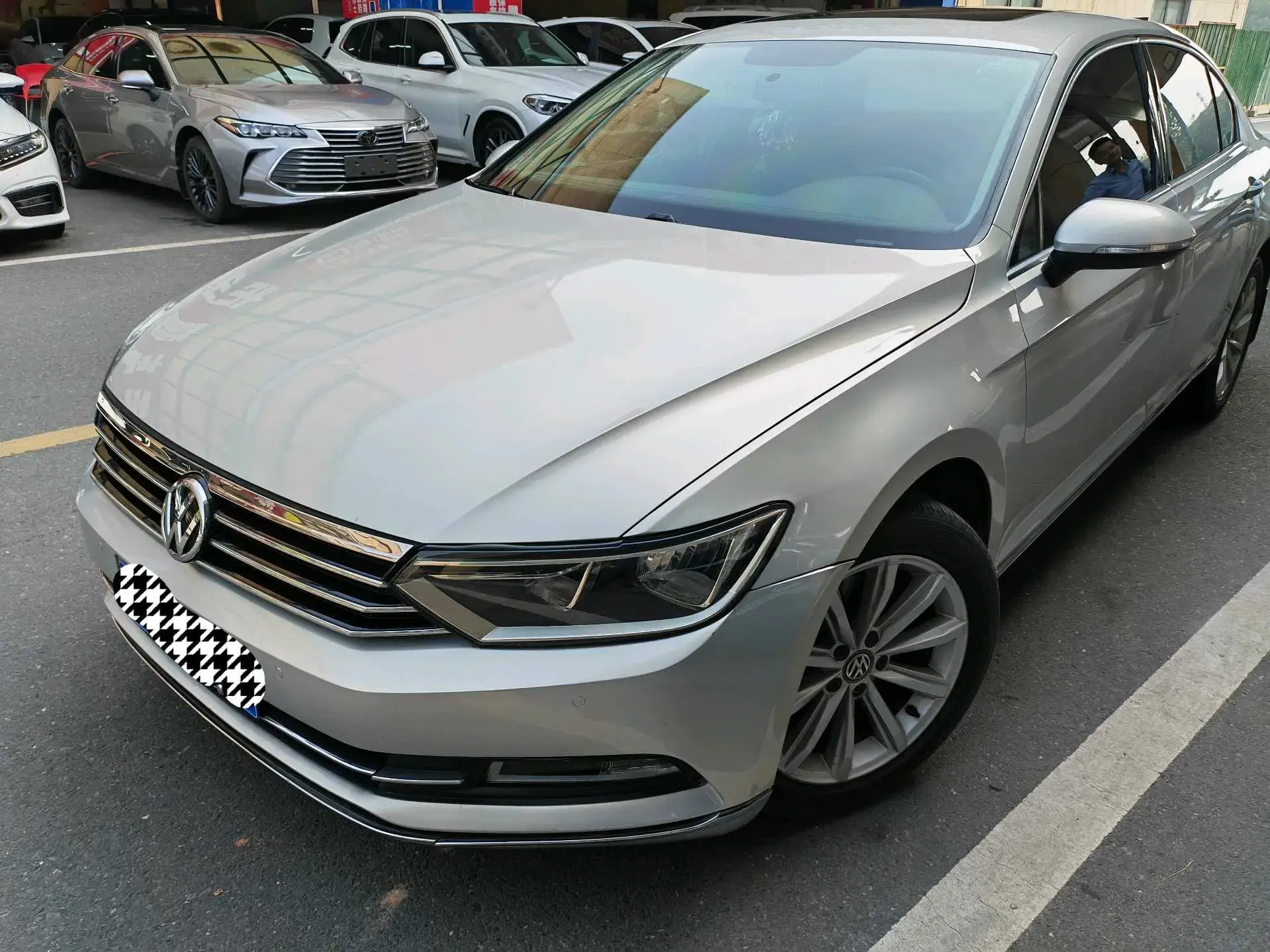 2018 VOLKSWAGEN MAGOTAN view 1