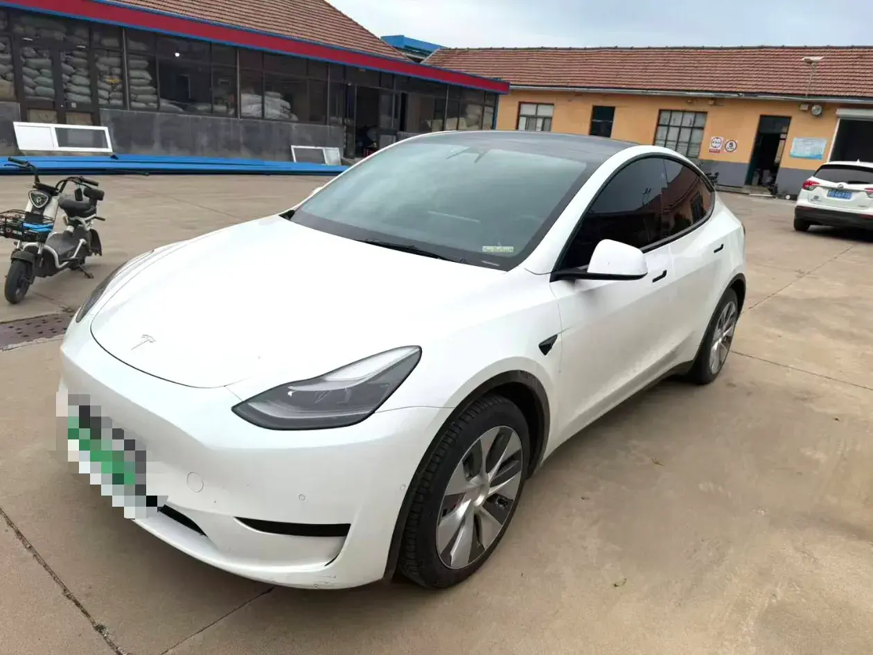 2022 TESLA MODEL view 1