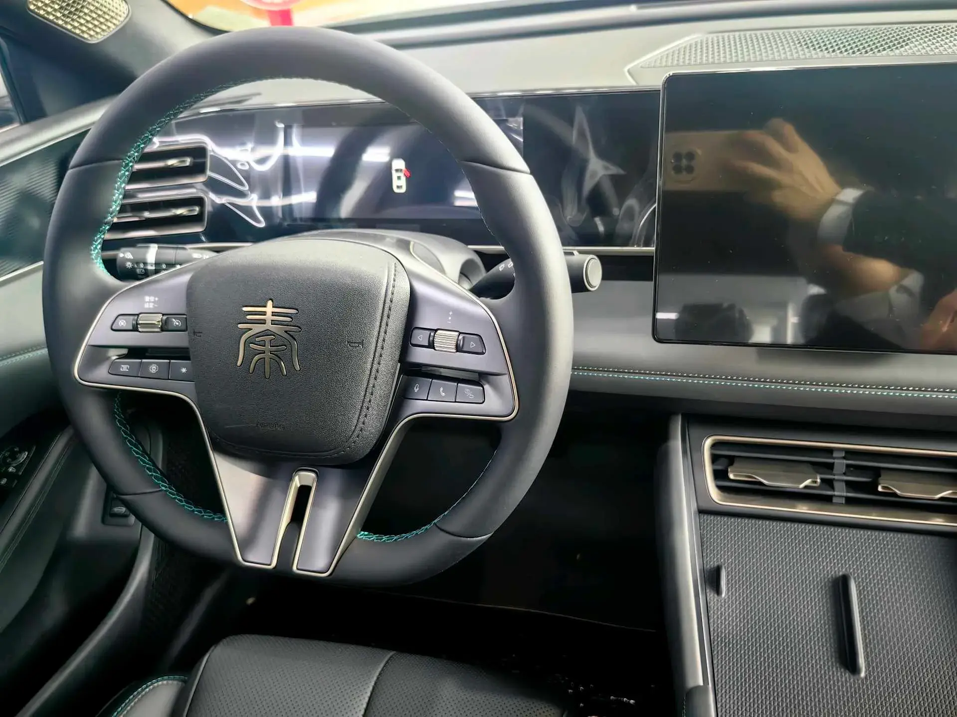 2024 BYD QINL thumbnail 3