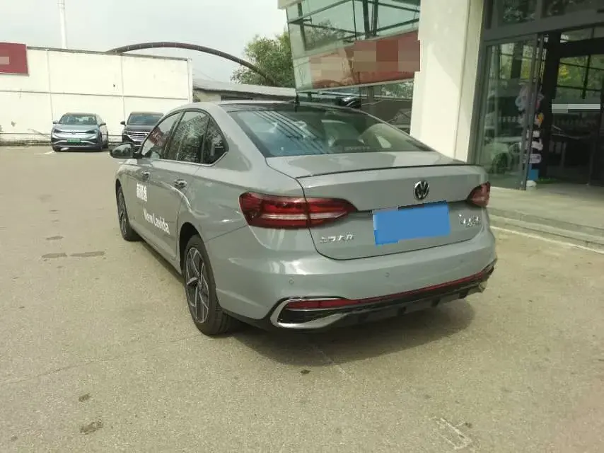 2023 VOLKSWAGEN LAVIDA thumbnail 3