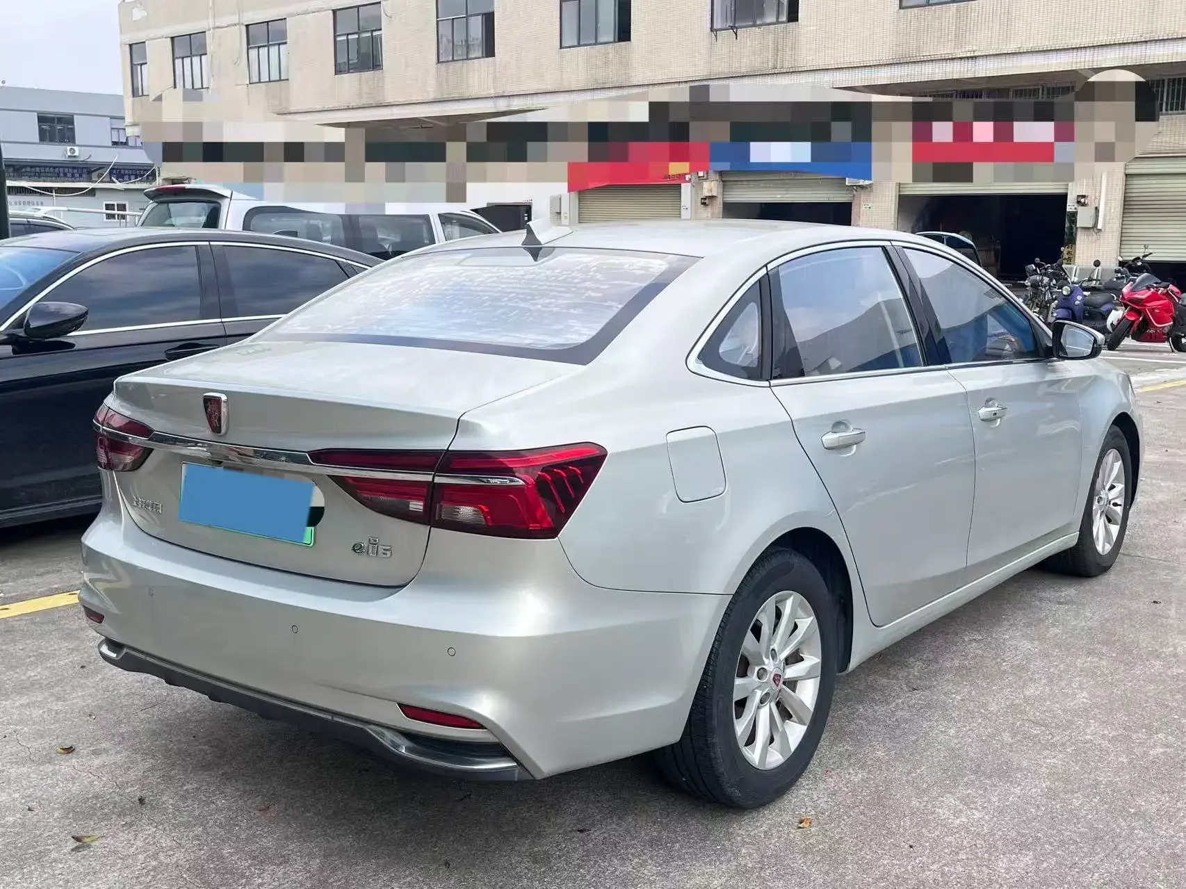 2017 ROEWE I6 thumbnail 4