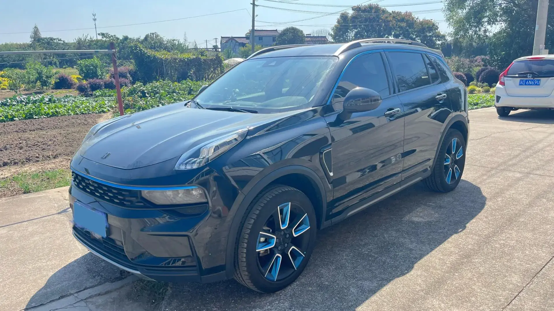 2021 LYNK&CO 01 view 1