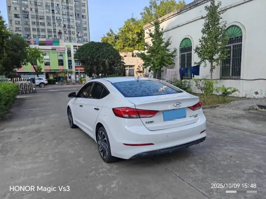 2019 HYUNDAI ELANTRA thumbnail 4
