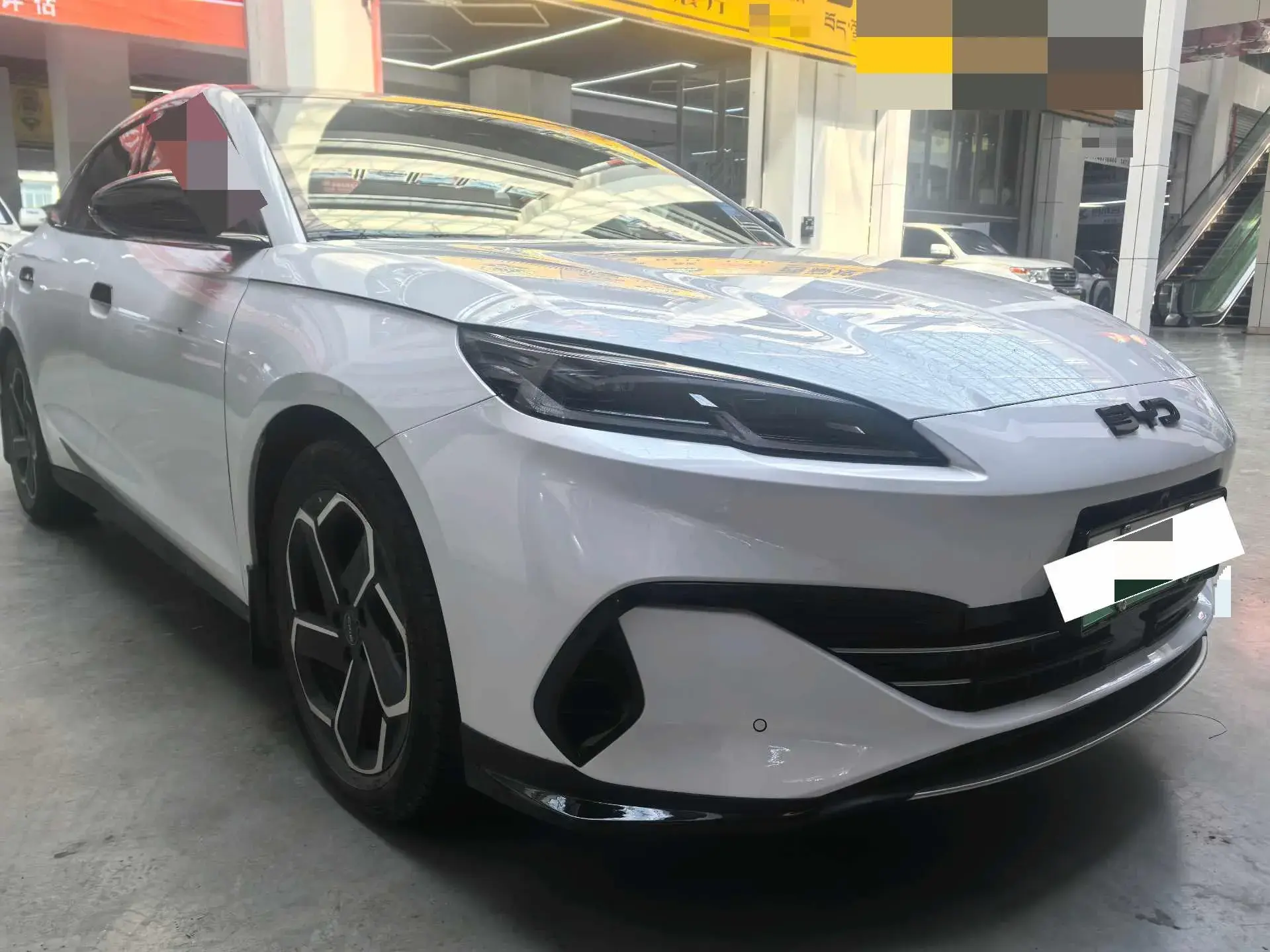 2024 BYD SEAL thumbnail 3