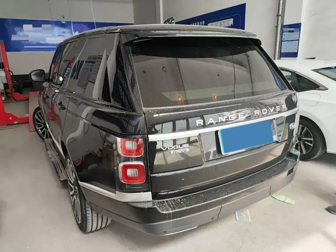 2018 LAND ROVER thumbnail 4