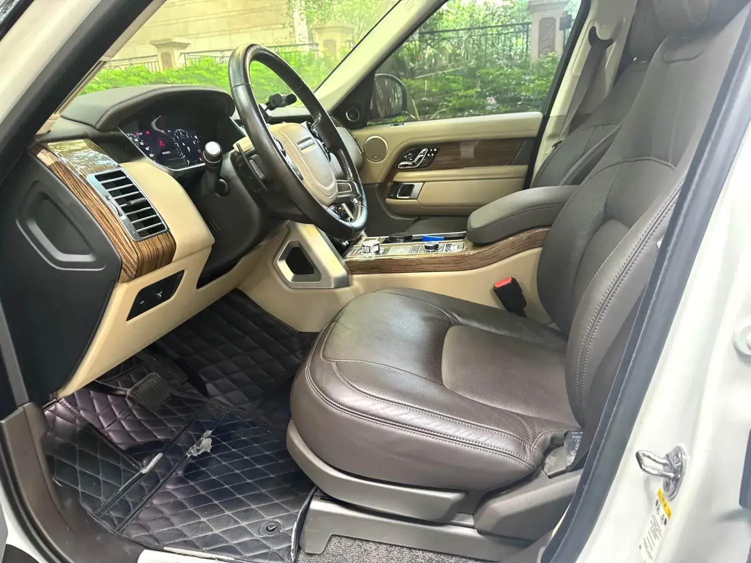 2019 LAND ROVER thumbnail 2