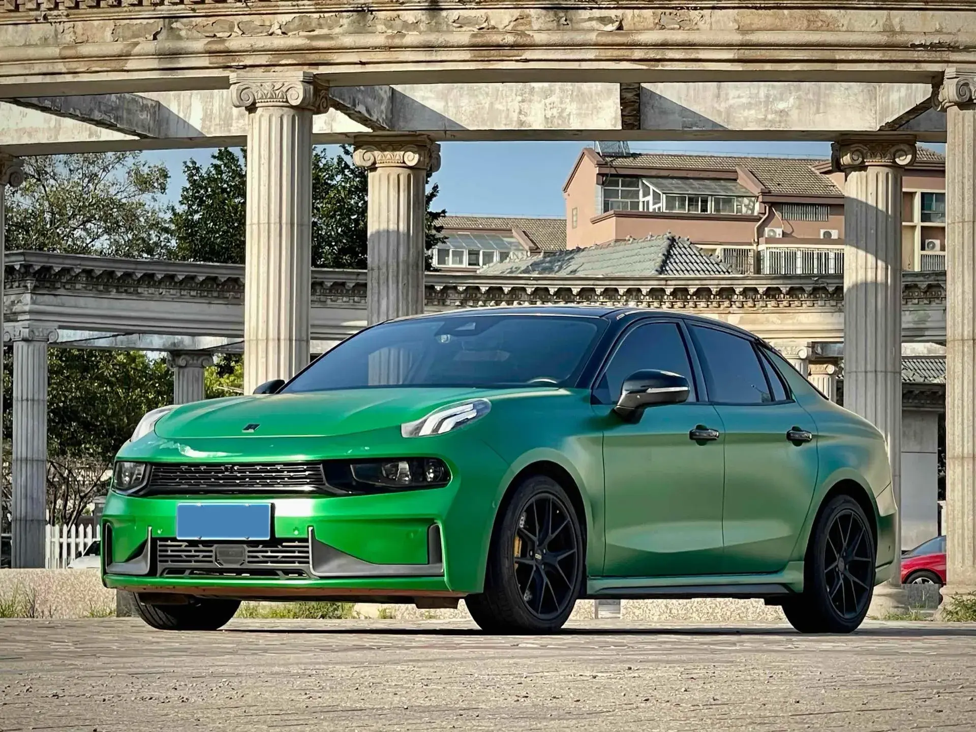 2018 LYNK&CO 03 view 1