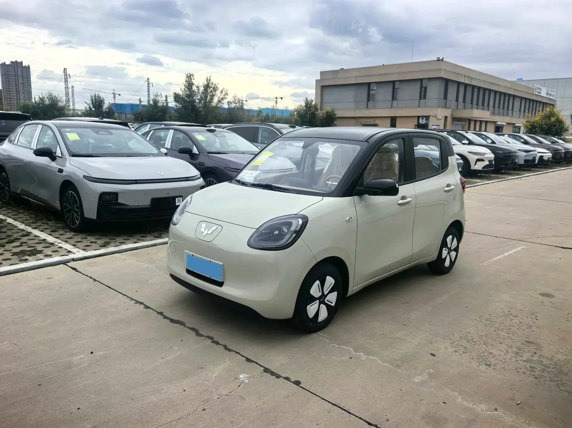 2025 WULING HONGGUANG view 1