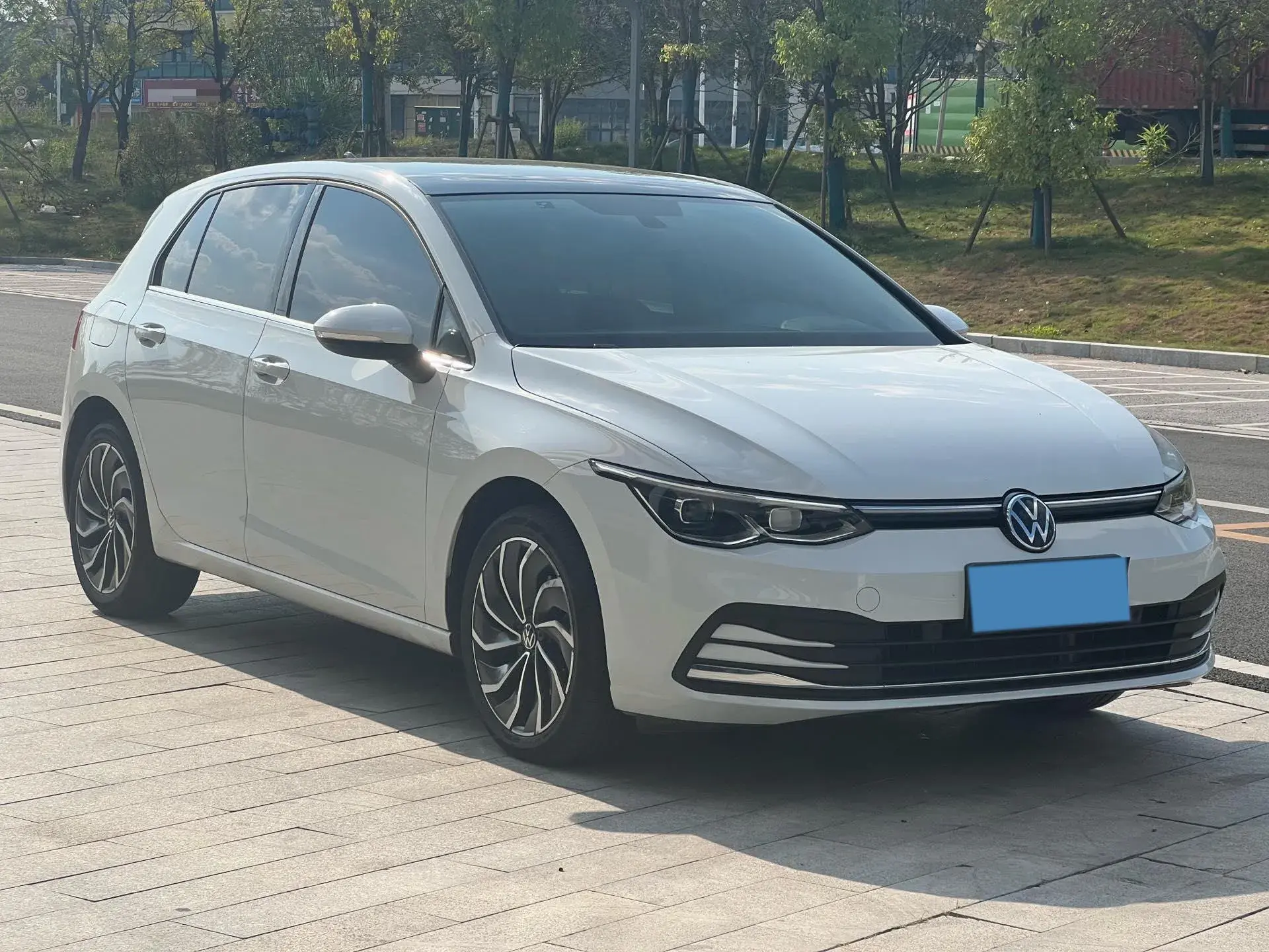 2023 VOLKSWAGEN GOLF thumbnail 3