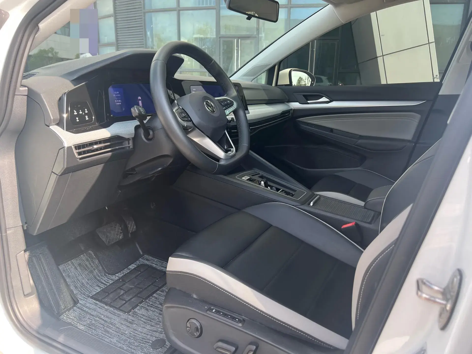 2023 VOLKSWAGEN GOLF thumbnail 4