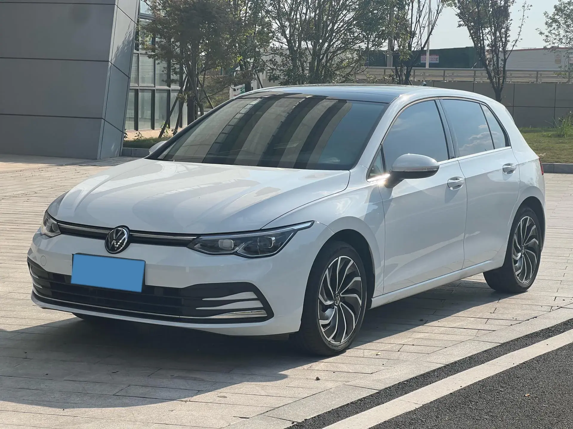 2023 VOLKSWAGEN GOLF view 1