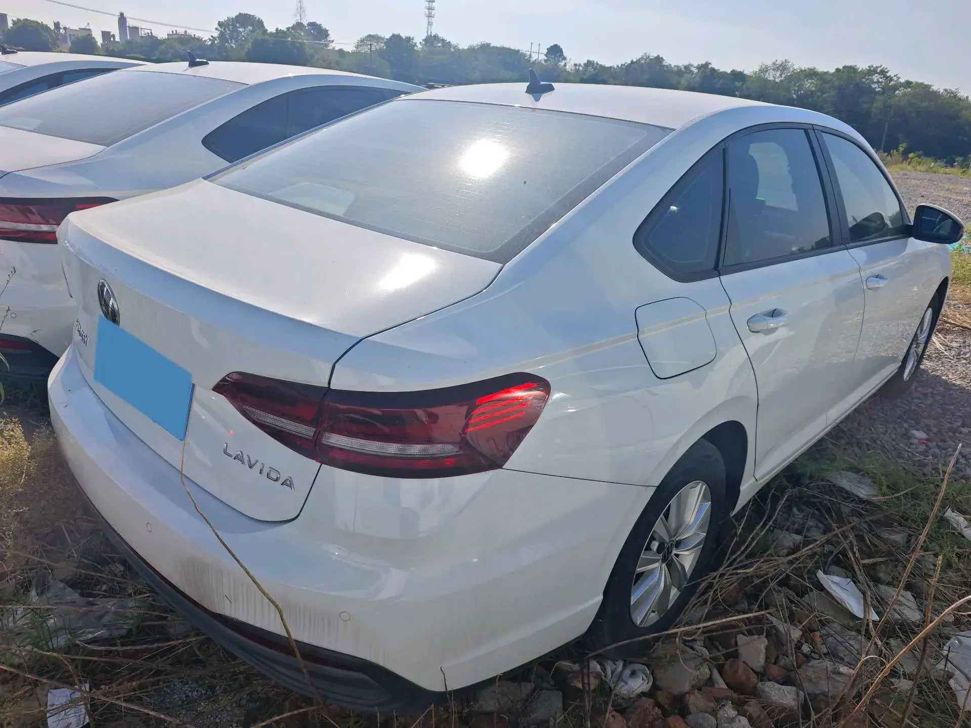 2023 VOLKSWAGEN LAVIDA thumbnail 3