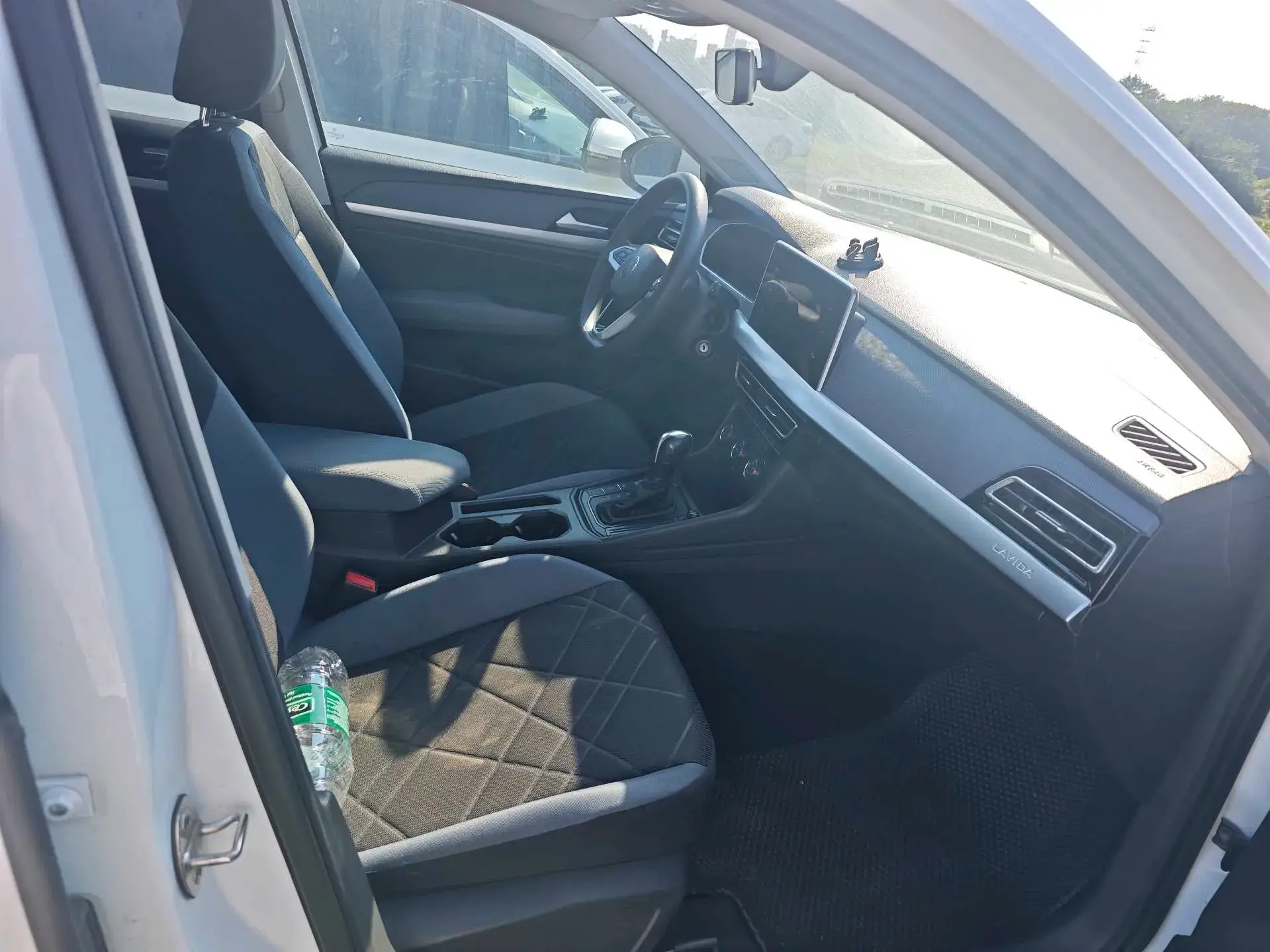 2023 VOLKSWAGEN LAVIDA thumbnail 4