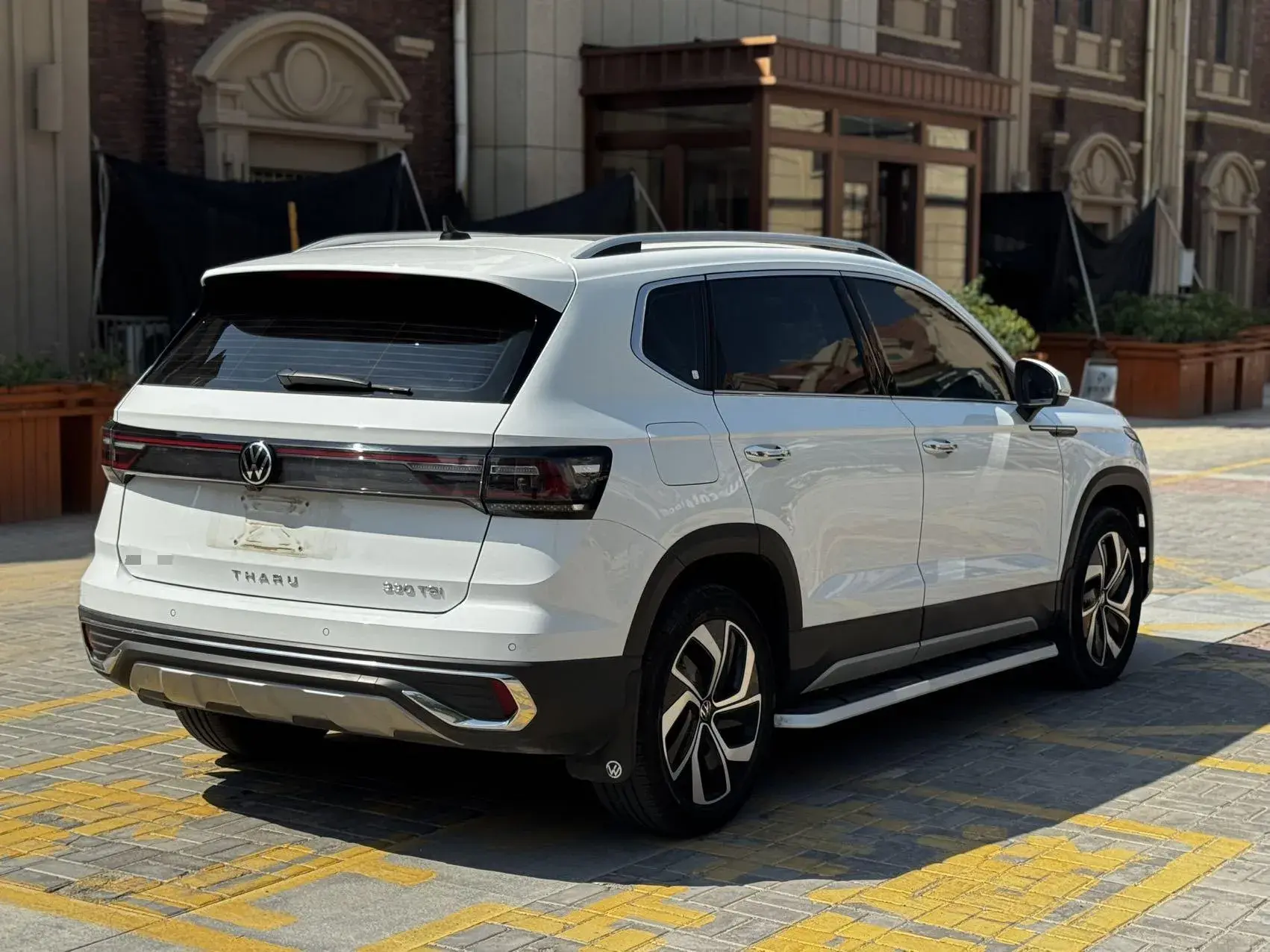 2023 VOLKSWAGEN THARU thumbnail 4