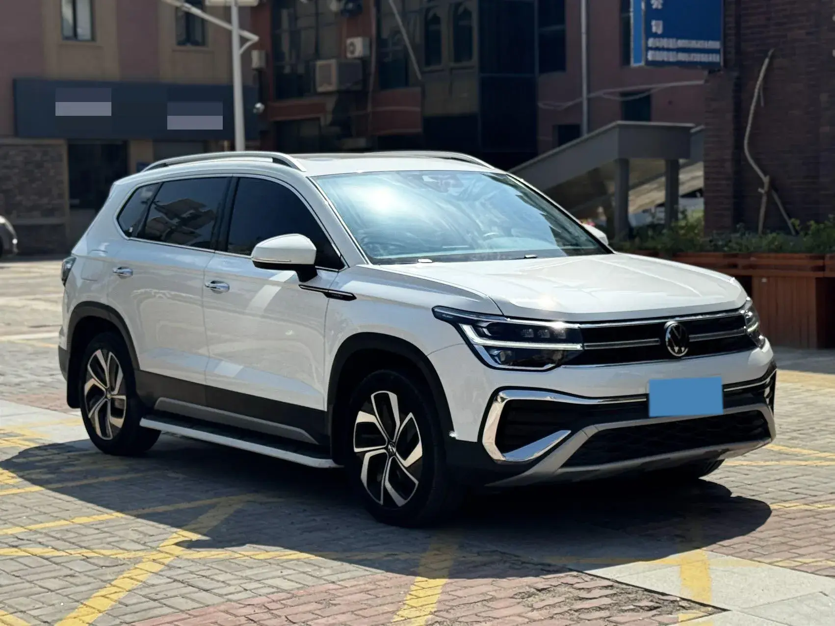 2023 VOLKSWAGEN THARU thumbnail 3