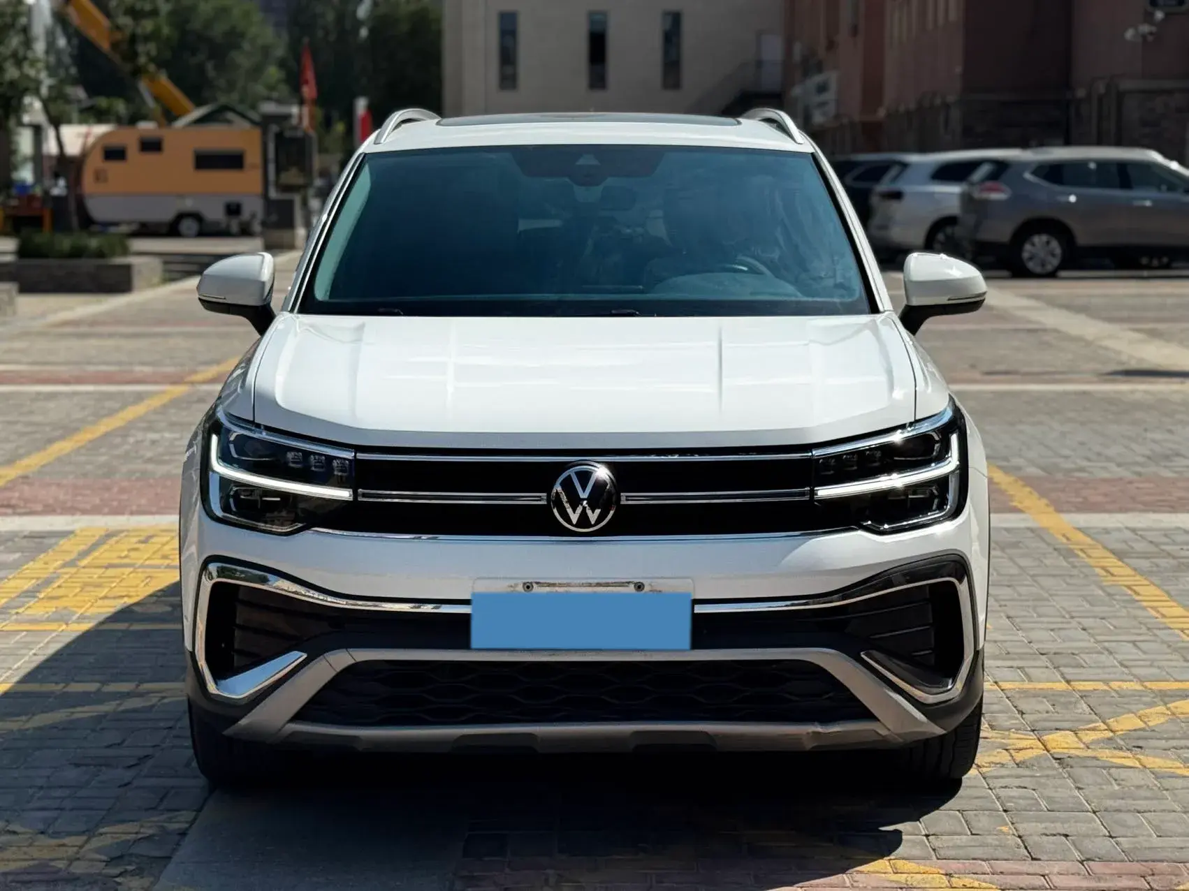 2023 VOLKSWAGEN THARU thumbnail 2