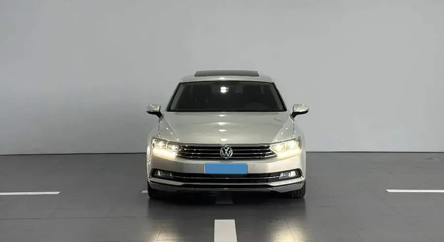 2018 VOLKSWAGEN MAGOTAN thumbnail 2