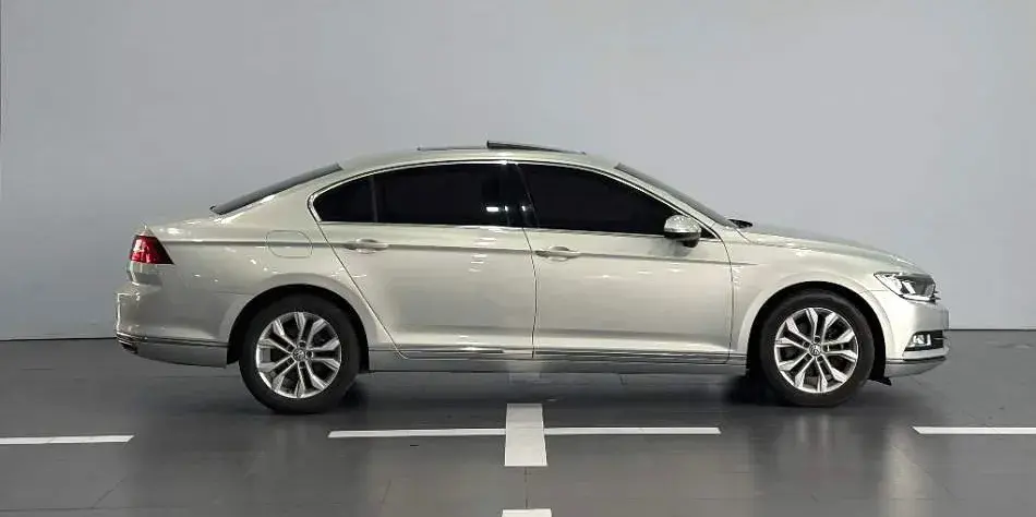 2018 VOLKSWAGEN MAGOTAN thumbnail 3