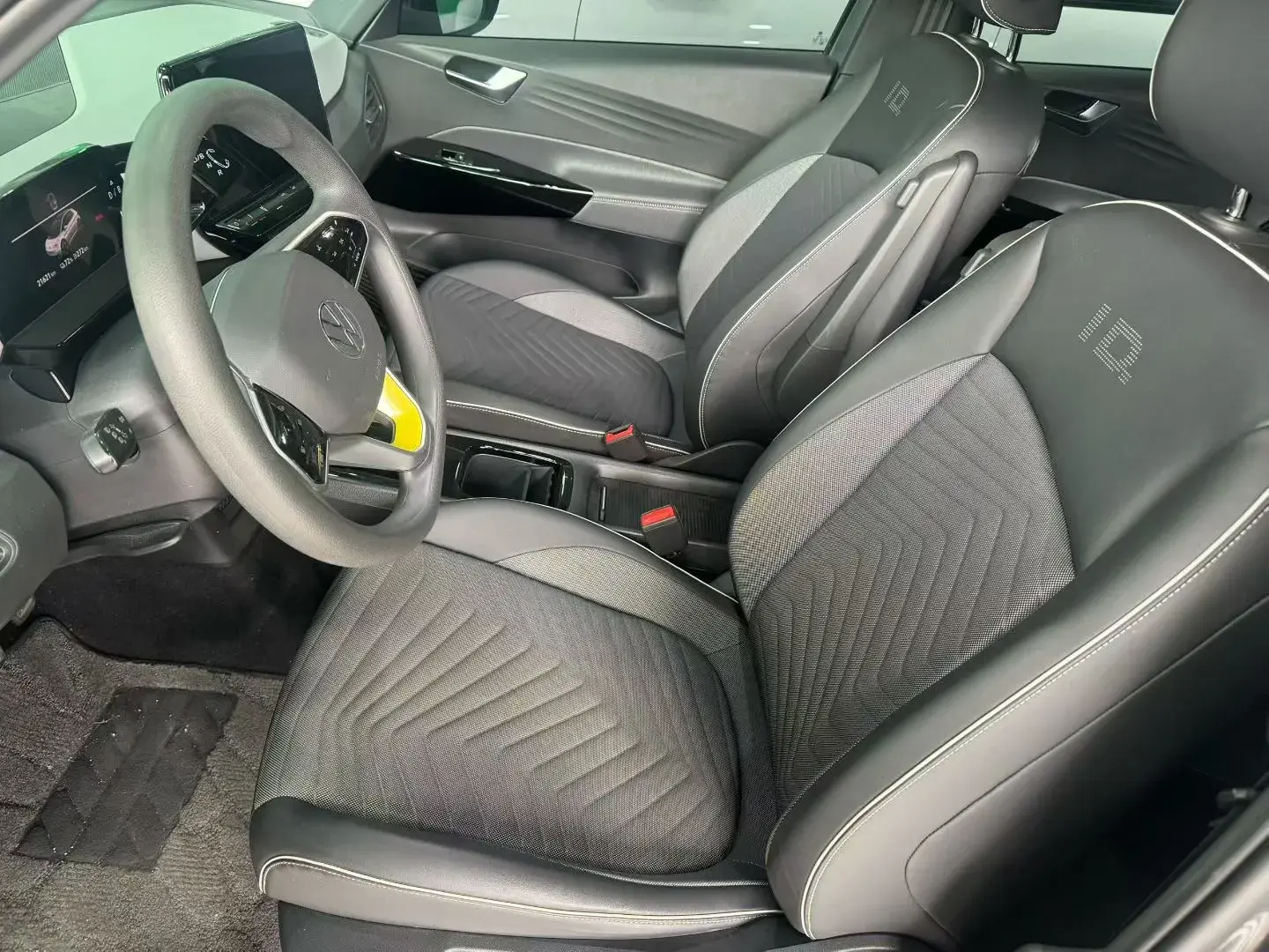 2023 VOLKSWAGEN ID.3 thumbnail 3