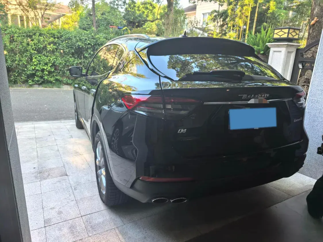 2021 MASERATI LEVANTE thumbnail 2