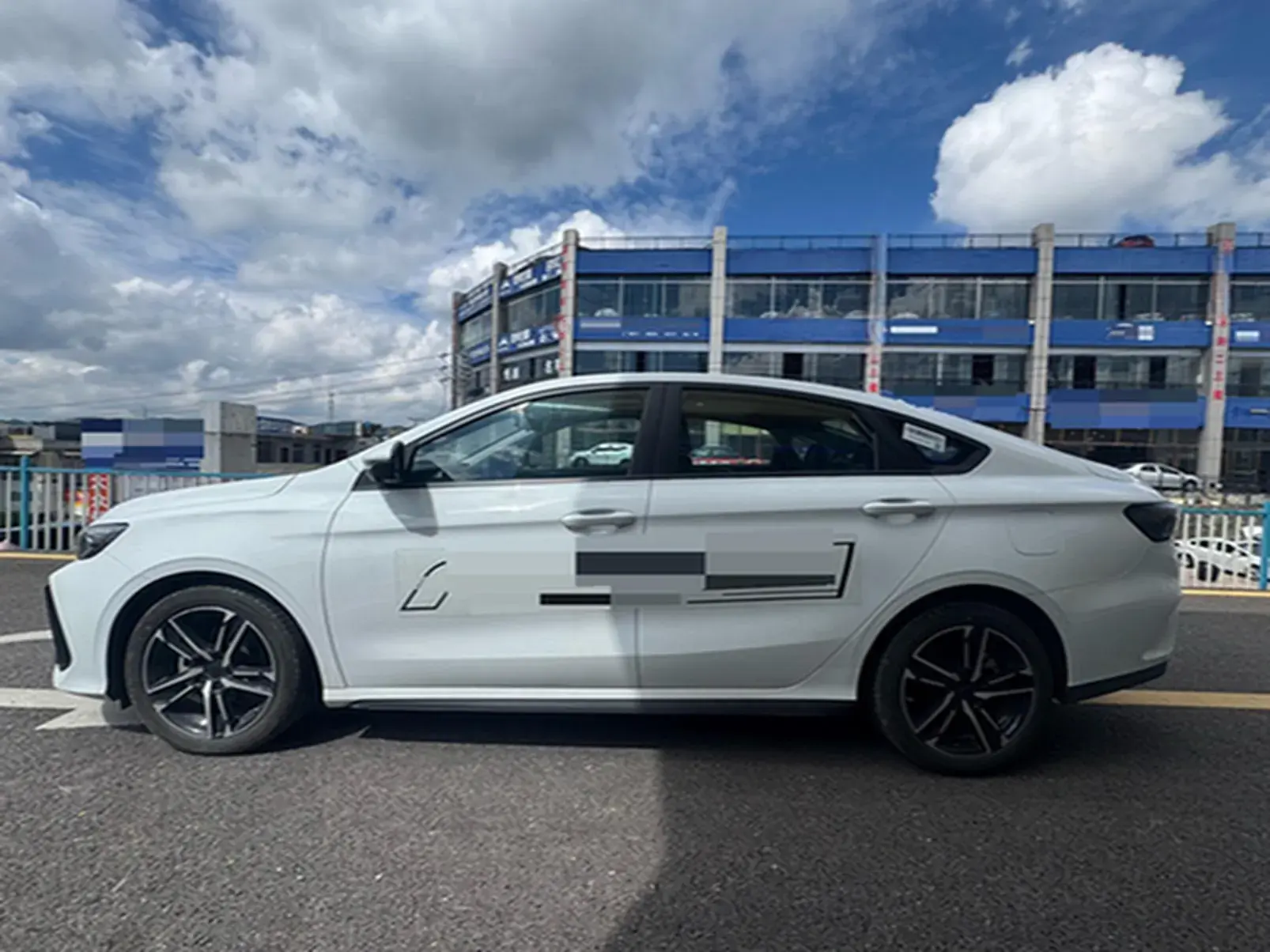 2024 GEELY BINRAY thumbnail 2