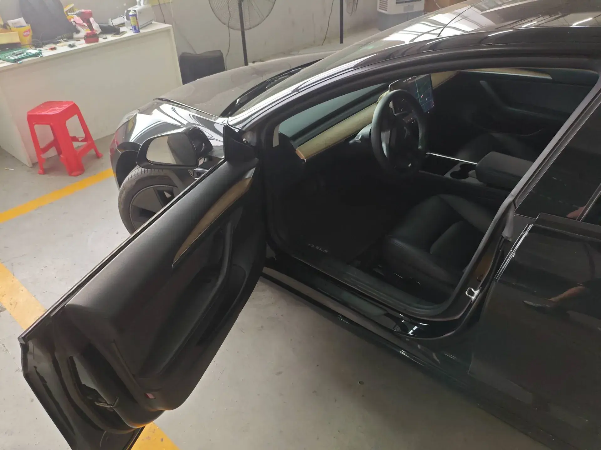 2021 TESLA MODEL thumbnail 4