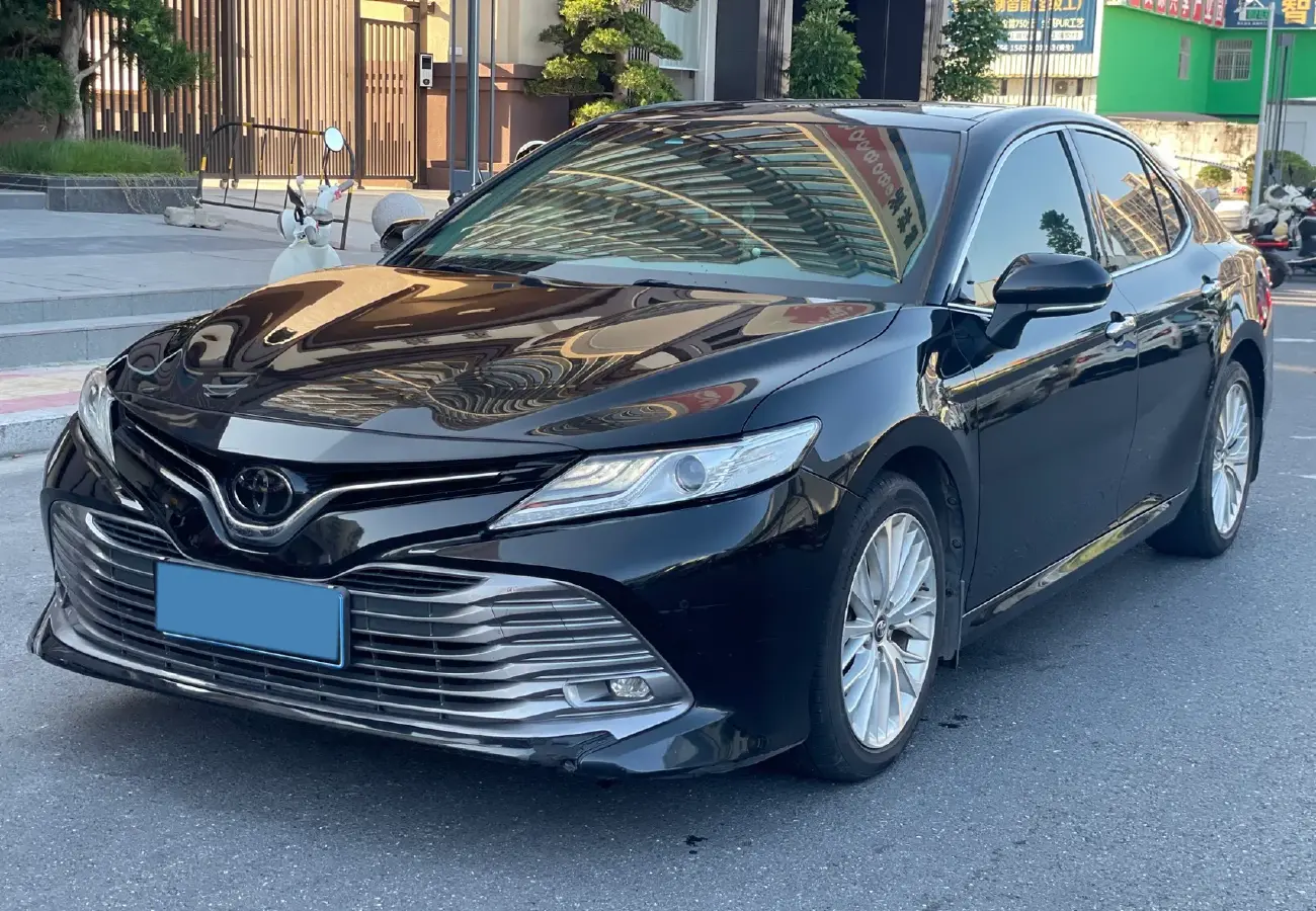 2019 Toyota Camry 2.5L 209HP L4 8AT